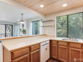 1200 6th Avenue N 6, Seattle WA 98109