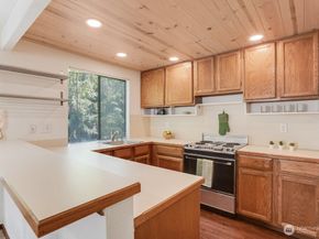 1200 6th Avenue N 6, Seattle WA 98109