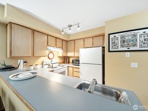 29 Etruria Street B405, Seattle WA 98109