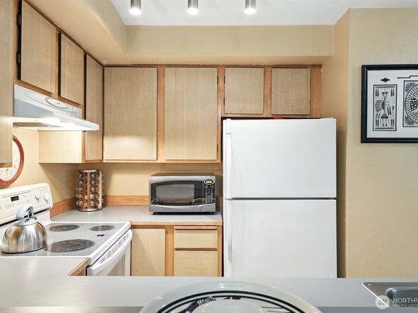 29 Etruria Street B405, Seattle WA 98109