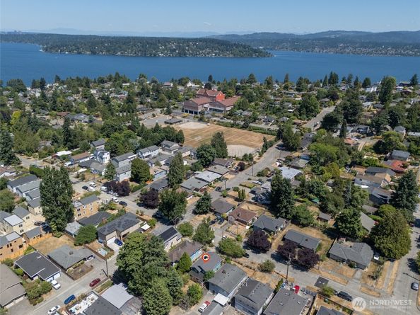 9809 57th Avenue S, Seattle WA 98118