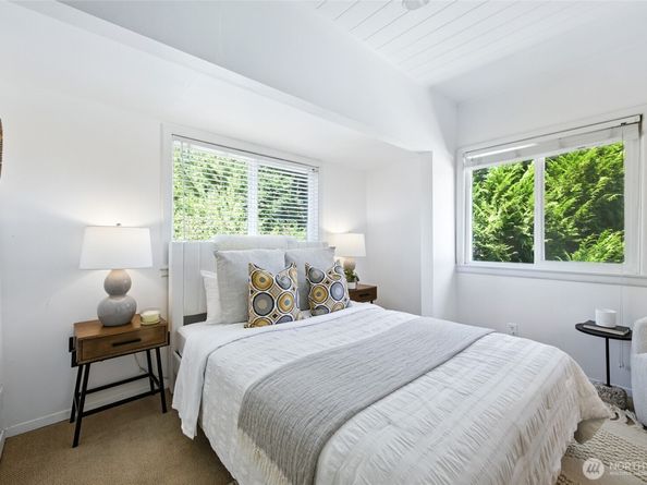 9809 57th Avenue S, Seattle WA 98118