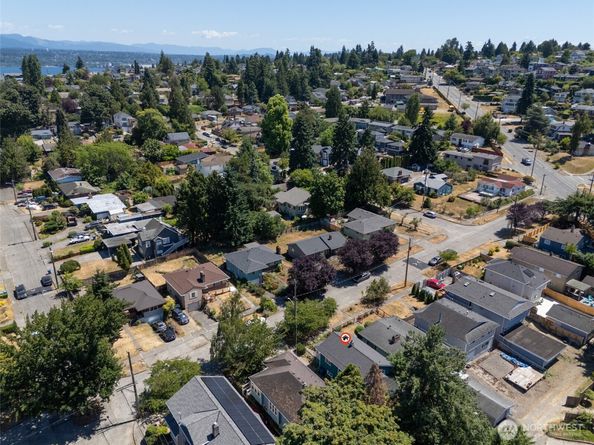 9809 57th Avenue S, Seattle WA 98118