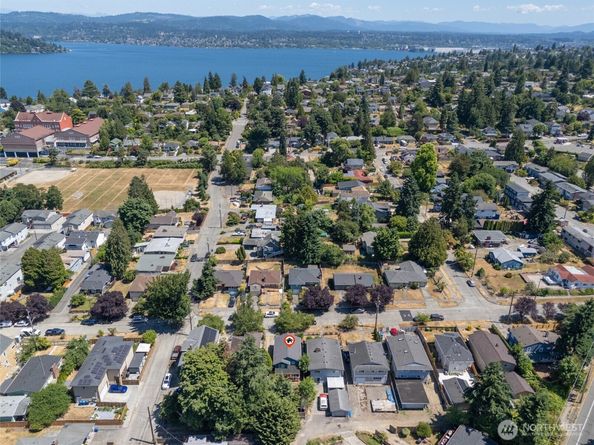 9809 57th Avenue S, Seattle WA 98118