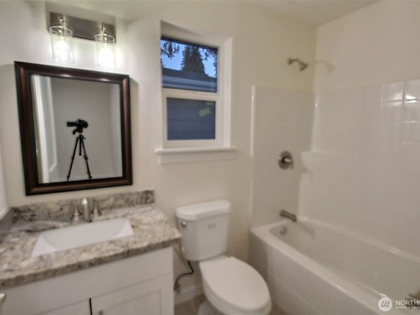 15188 5th Lane S B, Burien WA 98148