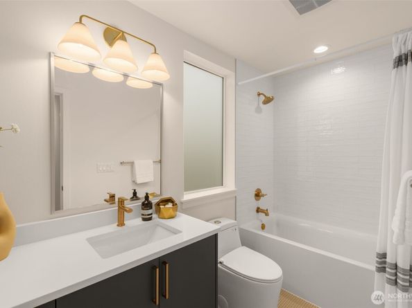 5203 Sand Point Place NE, Seattle WA 98105