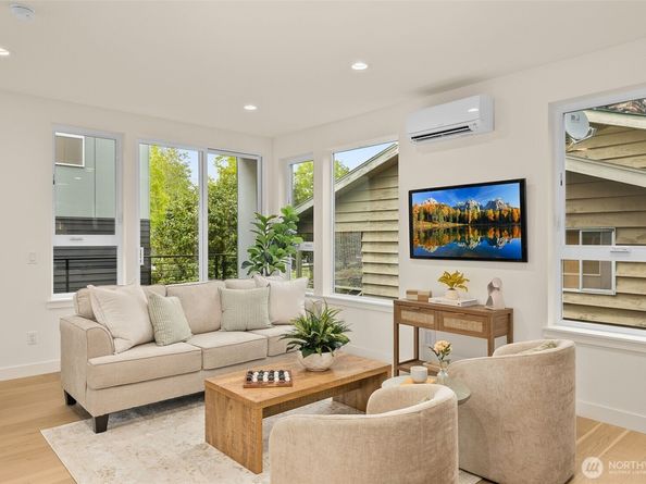 5203 Sand Point Place NE, Seattle WA 98105
