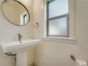 8718 42nd Avenue S, Seattle WA 98118