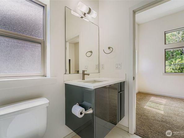 8718 42nd Avenue S, Seattle WA 98118