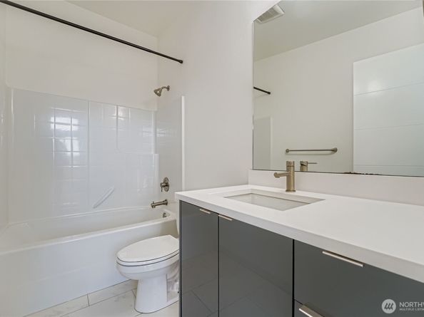 8718 42nd Avenue S, Seattle WA 98118