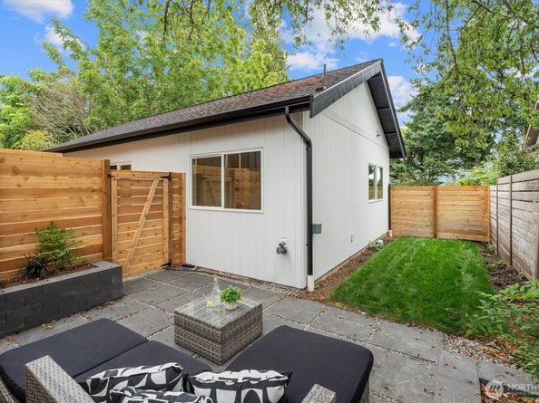 7711 34th Avenue SW B, Seattle WA 98126