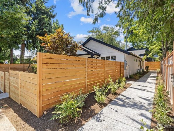 7711 34th Avenue SW B, Seattle WA 98126