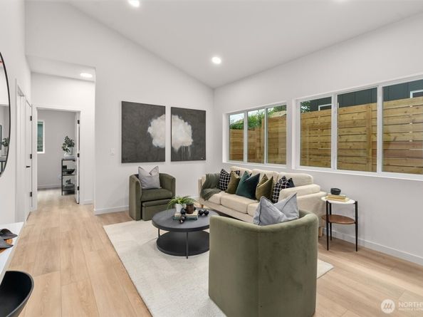 7711 34th Avenue SW B, Seattle WA 98126