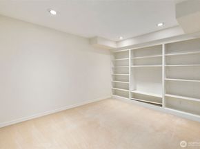 936 N 93rd Street, Seattle WA 98103
