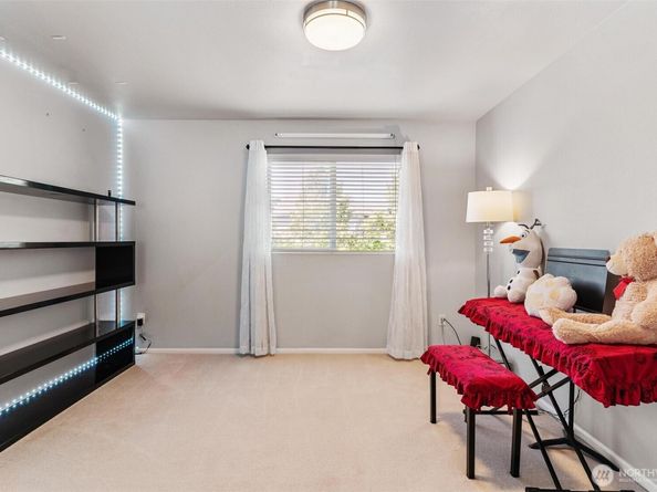 16901 Woodside Drive SE, Renton WA 98058
