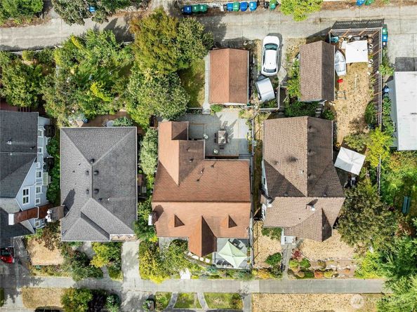 8233 16th Avenue NE, Seattle WA 98115