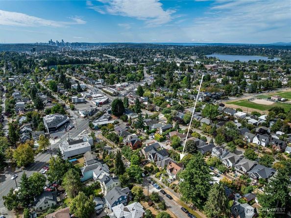8233 16th Avenue NE, Seattle WA 98115