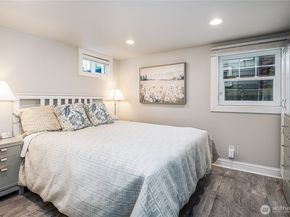 8233 16th Avenue NE, Seattle WA 98115