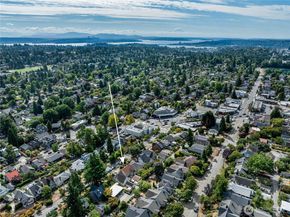 8233 16th Avenue NE, Seattle WA 98115
