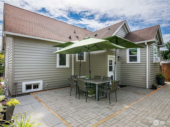 8233 16th Avenue NE, Seattle WA 98115