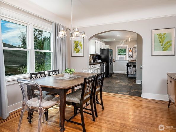 8233 16th Avenue NE, Seattle WA 98115