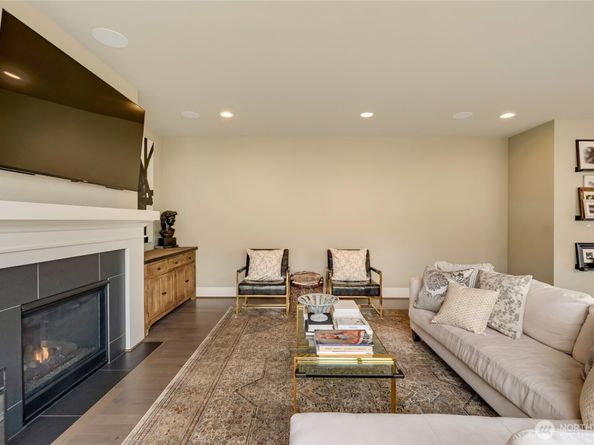 619 Graham Avenue NE, Renton WA 98059