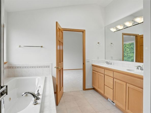 18639 175th Avenue SE, Renton WA 98058