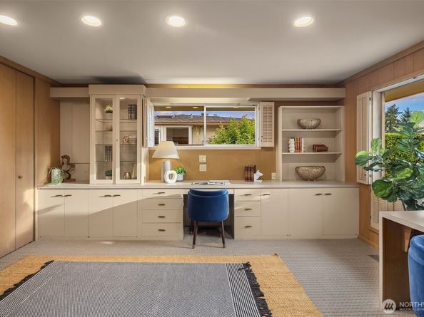 6805 83rd Avenue SE, Mercer Island WA 98040