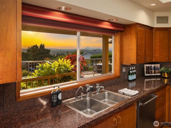 6805 83rd Avenue SE, Mercer Island WA 98040