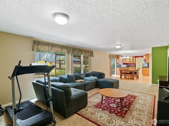 32738 6th Avenue SW, Federal Way WA 98023