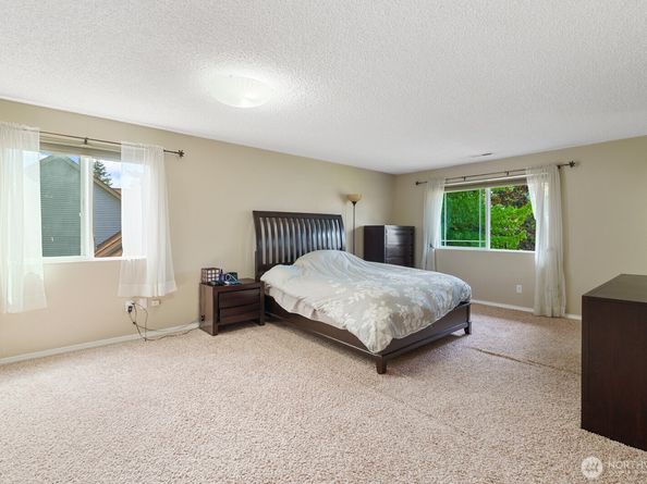 32738 6th Avenue SW, Federal Way WA 98023