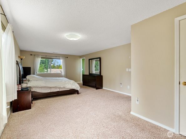 32738 6th Avenue SW, Federal Way WA 98023