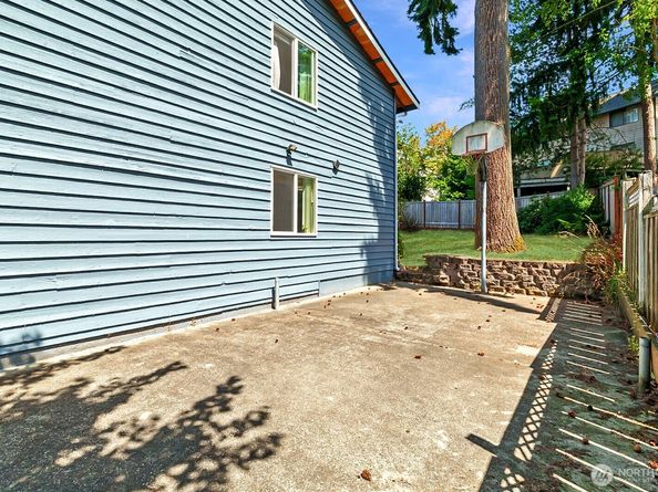 32738 6th Avenue SW, Federal Way WA 98023