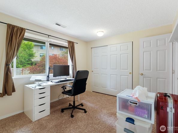 32738 6th Avenue SW, Federal Way WA 98023