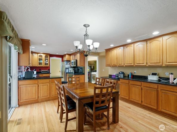 32738 6th Avenue SW, Federal Way WA 98023