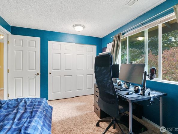 32738 6th Avenue SW, Federal Way WA 98023