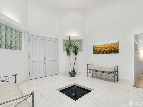 15912 252nd Avenue SE, Issaquah WA 98027