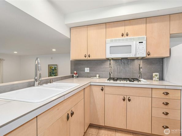 15912 252nd Avenue SE, Issaquah WA 98027
