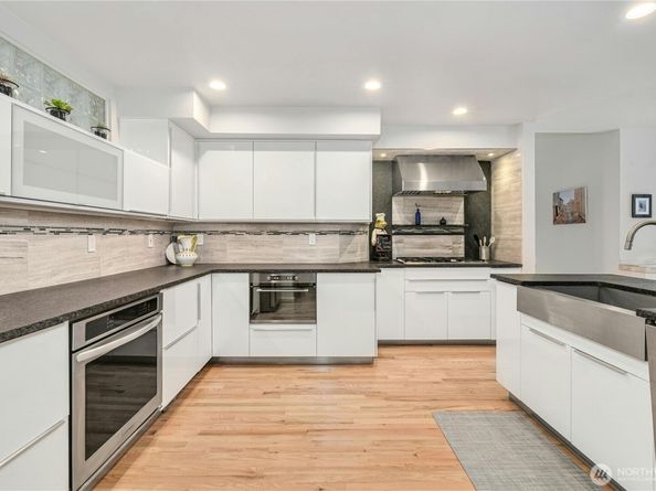 15912 252nd Avenue SE, Issaquah WA 98027