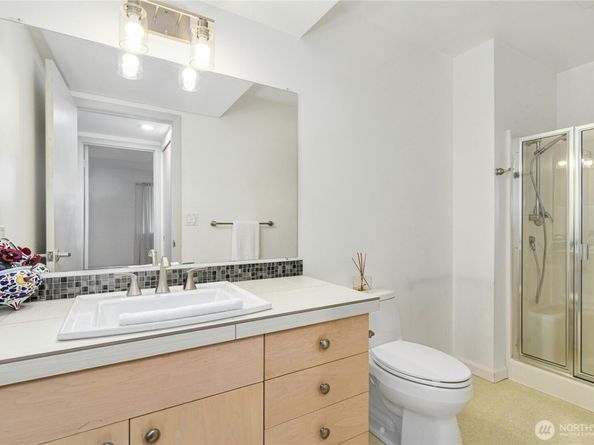 15912 252nd Avenue SE, Issaquah WA 98027