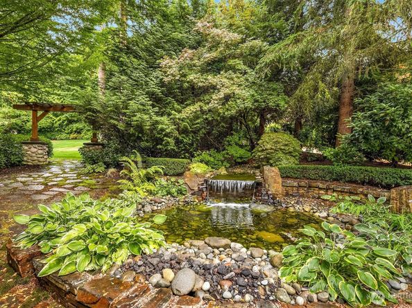 8425 213th Place NE, Redmond WA 98053