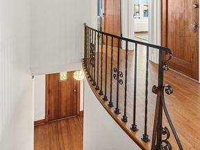324 W Kinnear Place, Seattle WA 98119