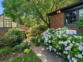 324 W Kinnear Place, Seattle WA 98119