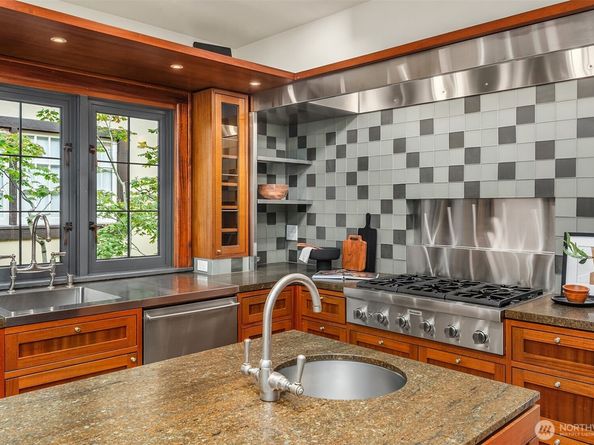 324 W Kinnear Place, Seattle WA 98119