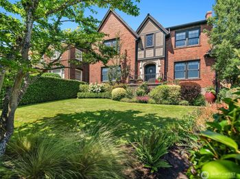 324 W Kinnear Place