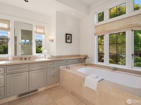 324 W Kinnear Place, Seattle WA 98119