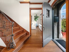 324 W Kinnear Place, Seattle WA 98119