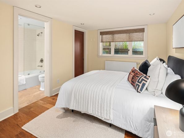 324 W Kinnear Place, Seattle WA 98119