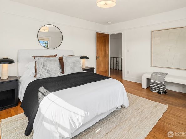 324 W Kinnear Place, Seattle WA 98119