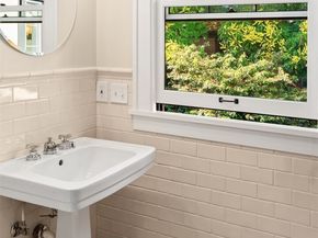 324 W Kinnear Place, Seattle WA 98119
